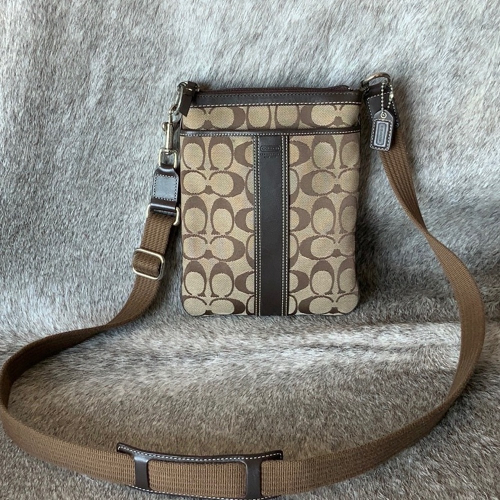 Coach signature swing pack crossbody